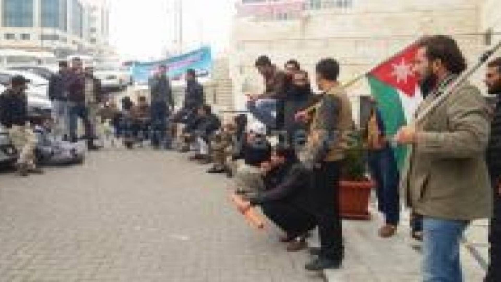 عمان: وقفة احتجاجية ينفذها ابناء معان للمطالبة بوظائف.. صور