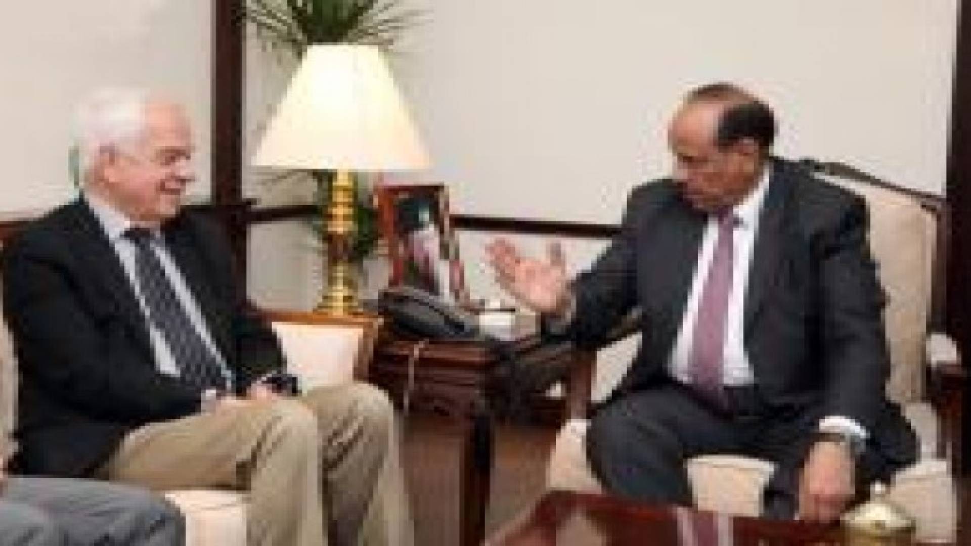 وزير الداخلية يلتقي وزير الهجرة واللاجئين الكندي