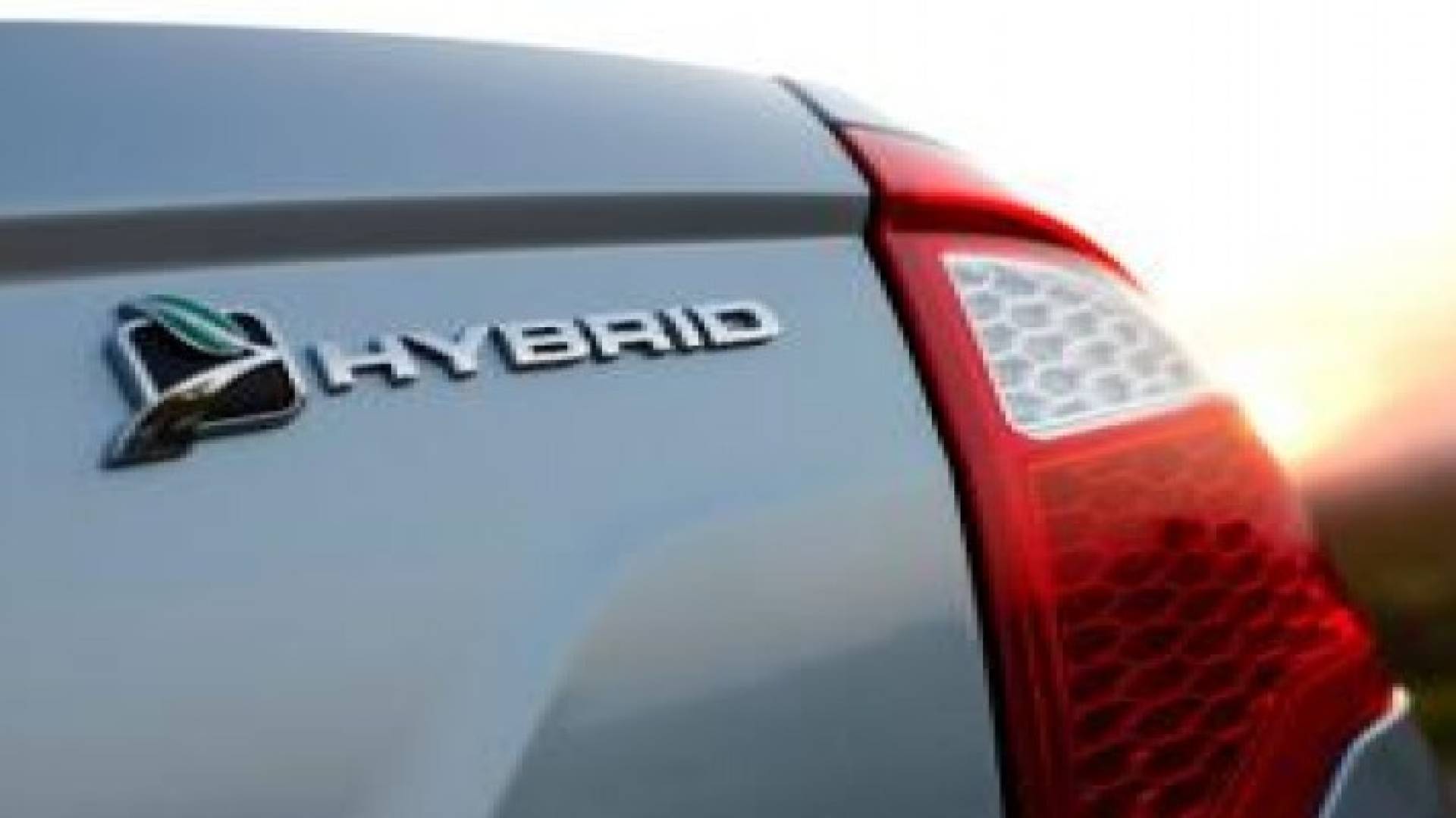 تمديد إعفاء الشقق وسيارات الهايبرد من رسوم التسجيل