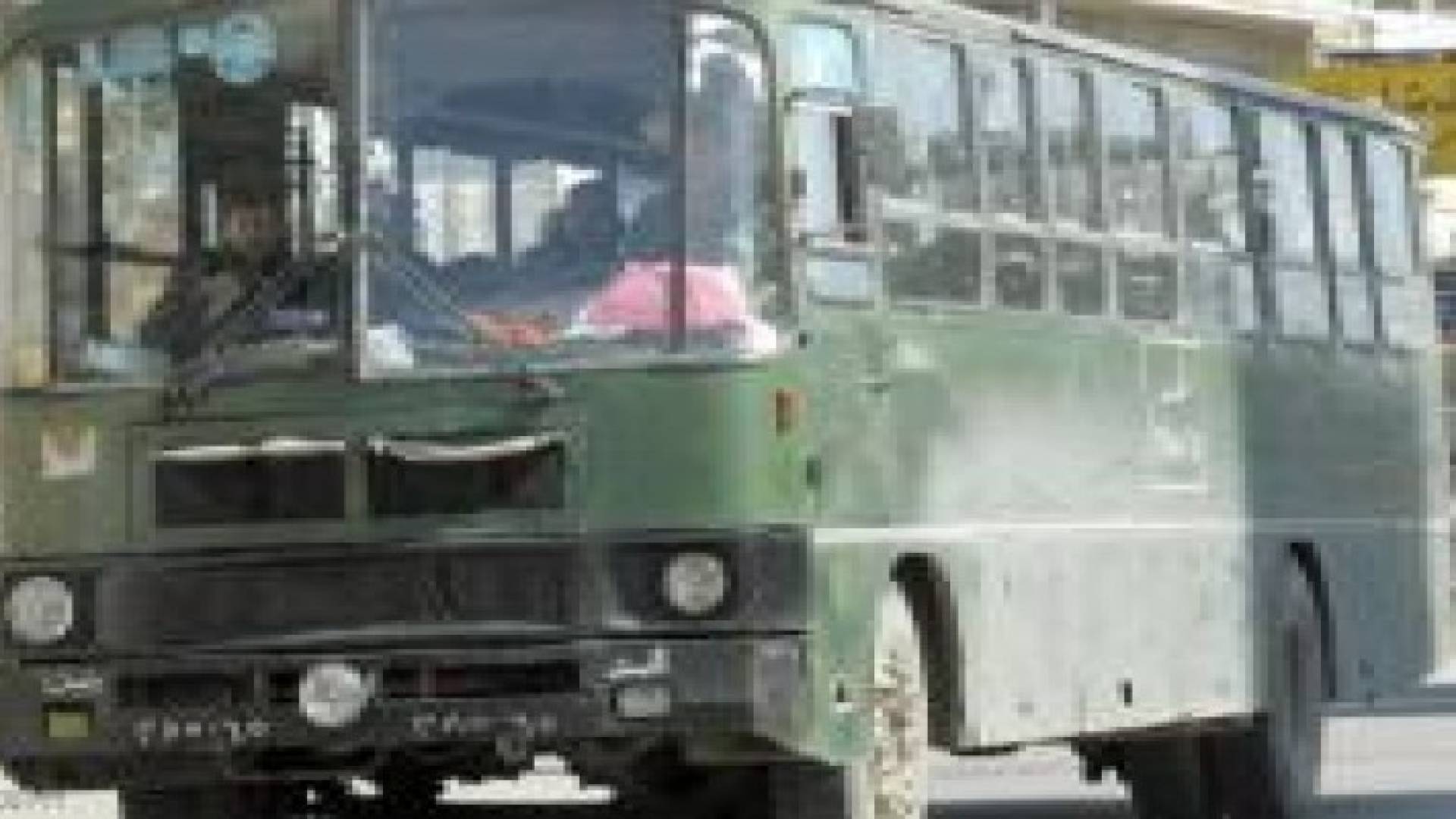 انفجار يستهدف حافلة للجيش السوري بدمشق