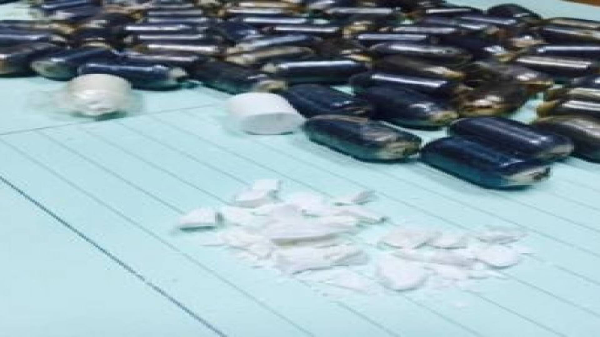 بالصور: 87 كيس مخدرات بمعدة سيدة في مطار الملكة علياء