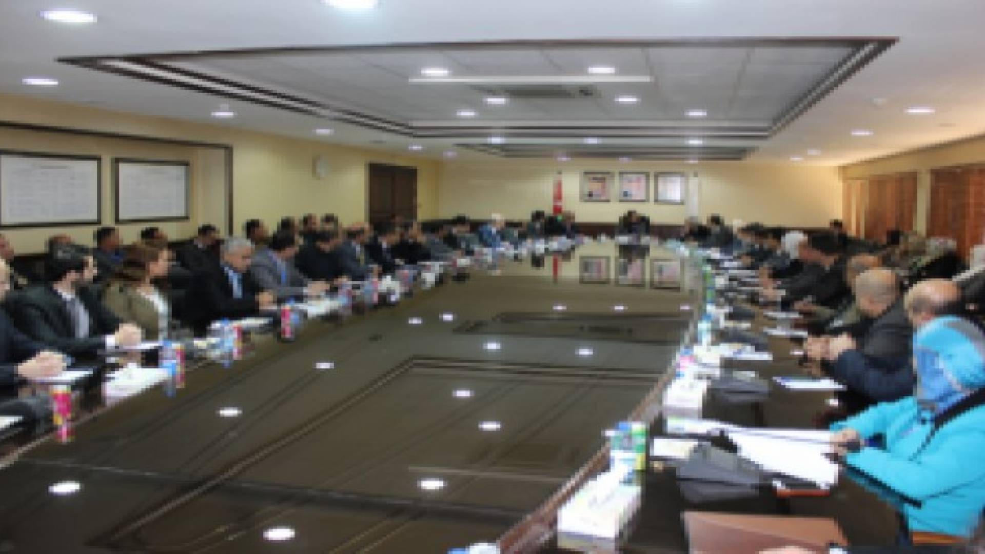 "الصناعة" تطلق تطبيقات الهواتف الذكية المجانية