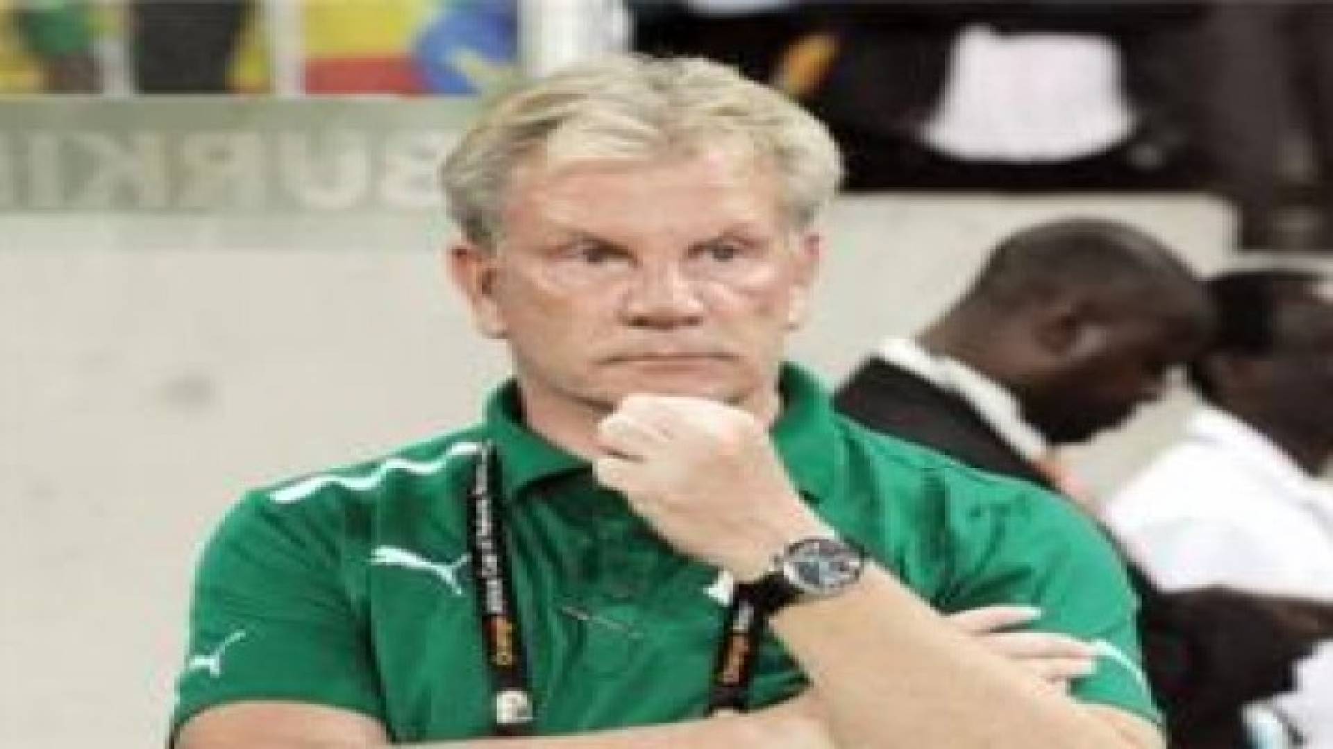 اتحاد كرة القدم يوقف بول بوت عن تدريب المنتخب