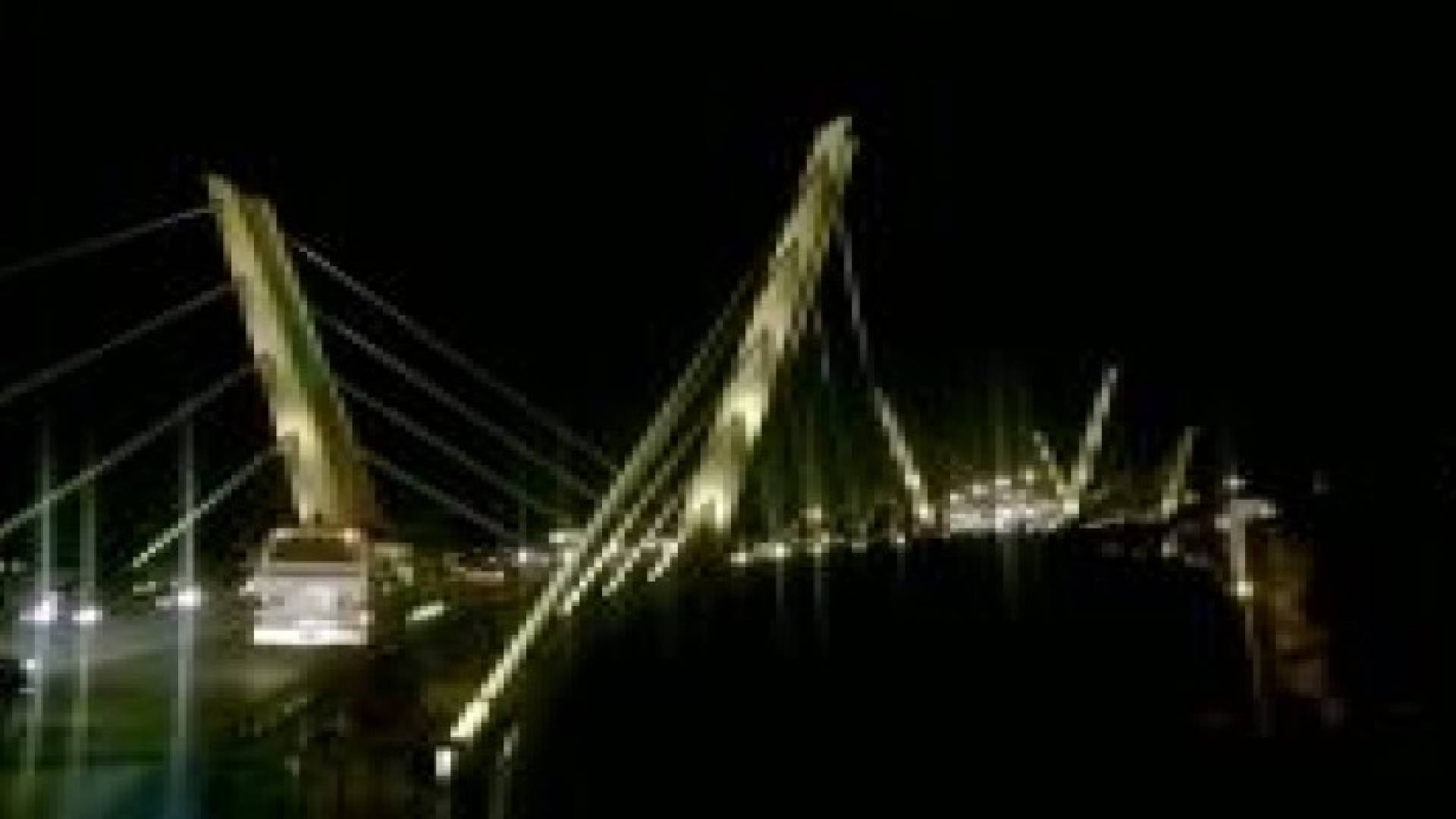 بالفيديو والصور .. إضاءة ملونة لجسر عبدون