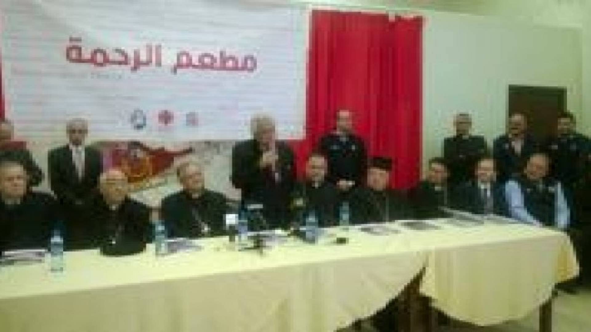 عمان : 500  وجبة طعام مجانية يوميا في مطعم الرحمة .. صور