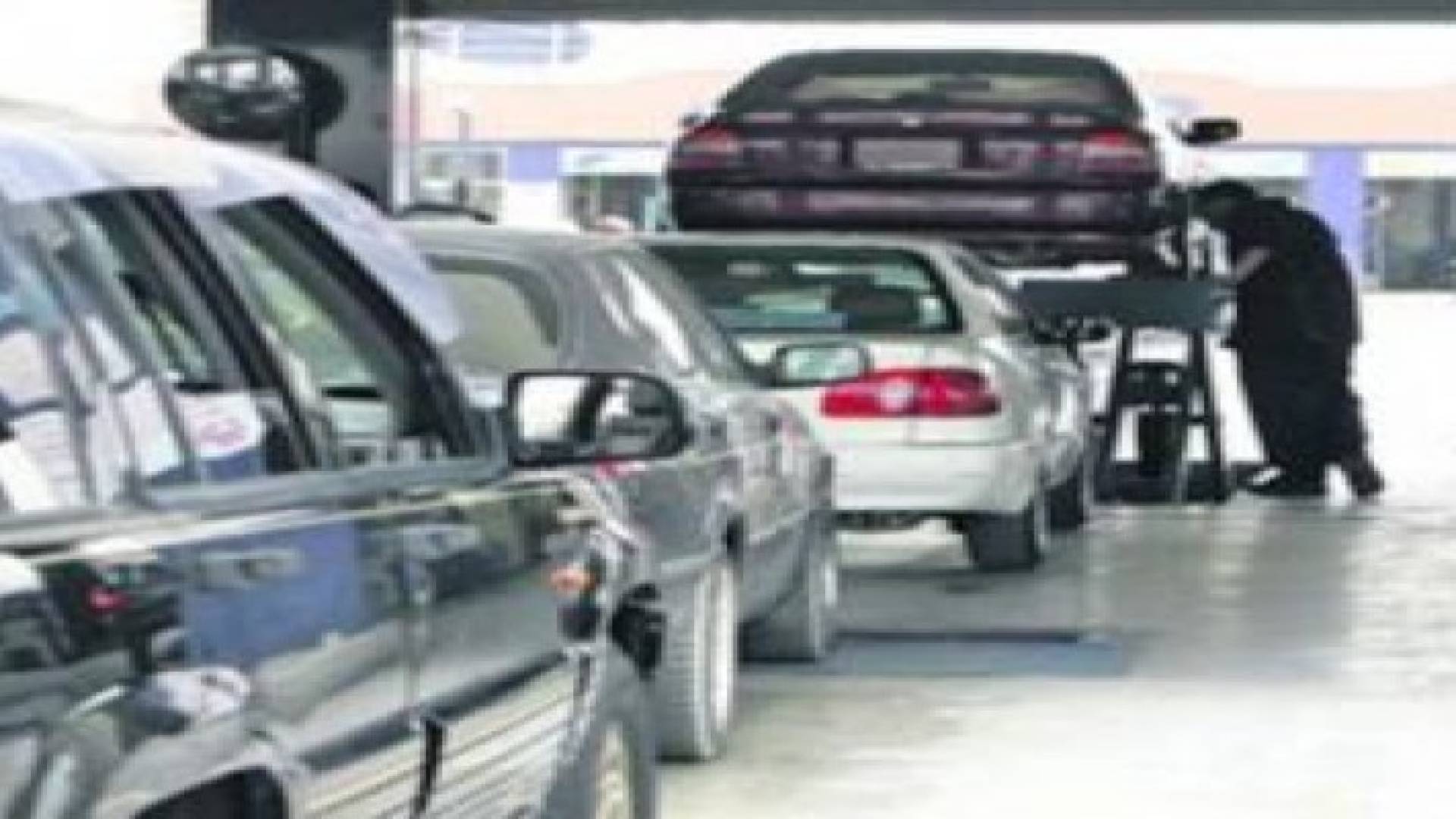 الحكومة لم تبلغ "الترخيص" بتراجعها عن رفع الرسوم