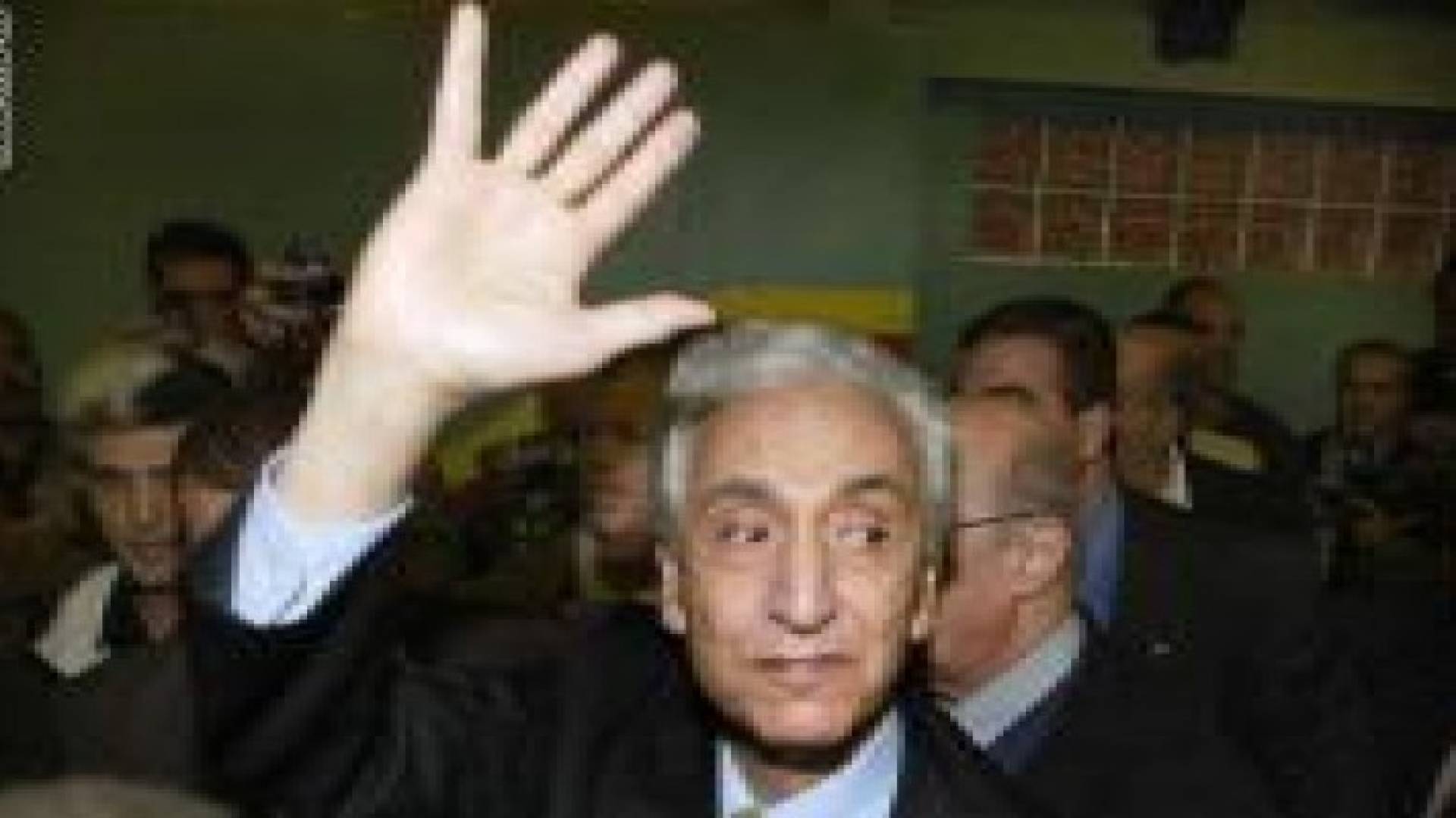 الجزائر تعلن الحداد ثمانية أيام حزنا على وفاة زعيمها الاشتراكي حسين أيت أحمد