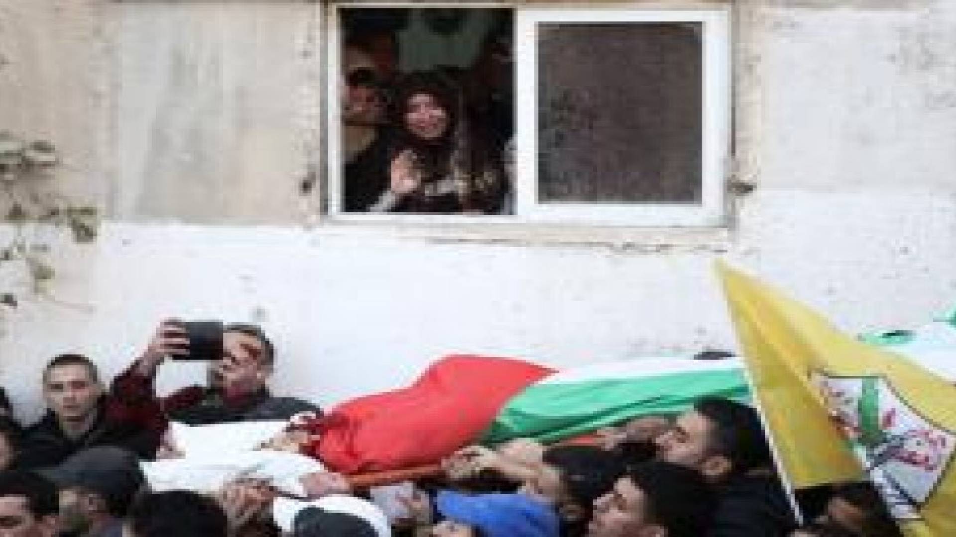 تشييع فلسطيني في القدس قتل برصاص الاحتلال الإسرائيلي