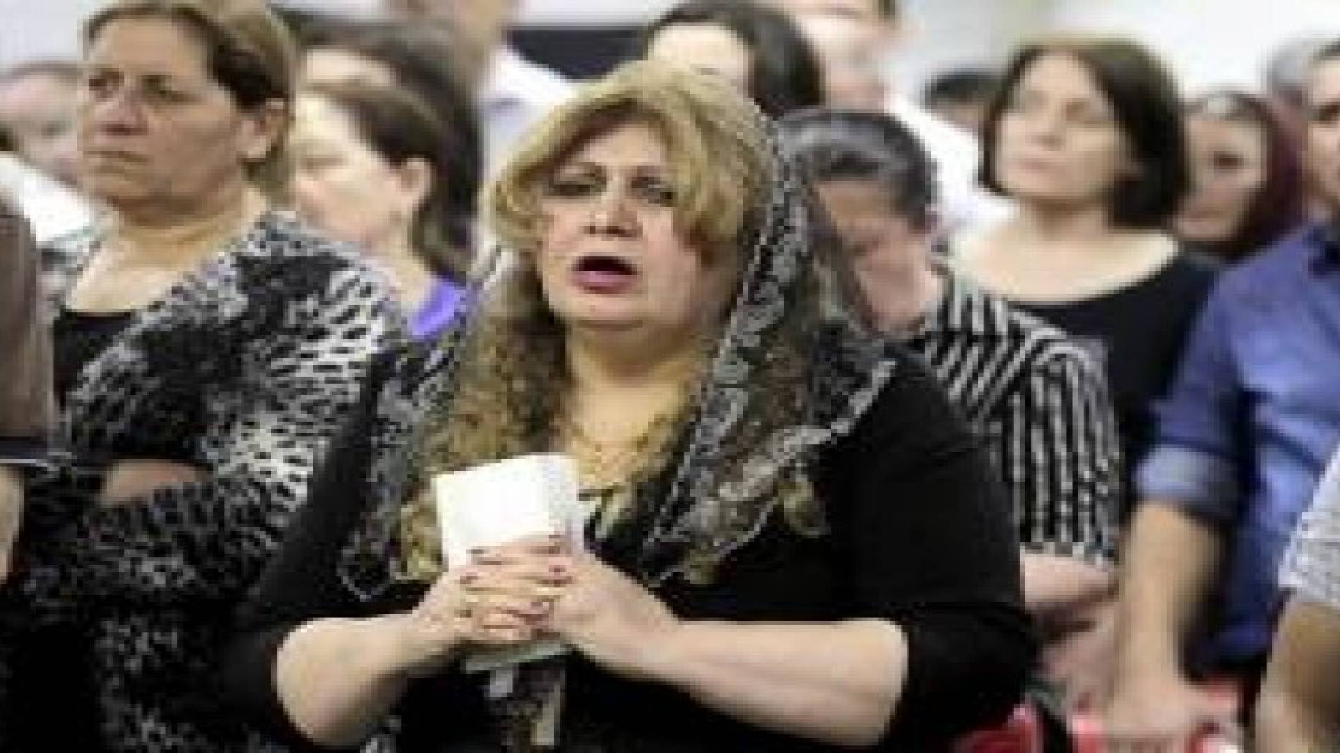 مسيحيو العراق في الأردن يقيمون غداء احتفاليا في كرفانات اللجوء