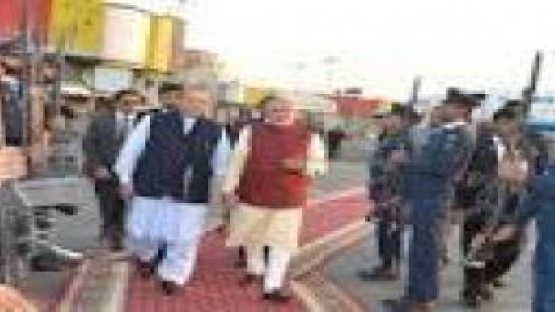 رئيس الوزراء الهندي يقوم بزيارة مفاجئة لباكستان