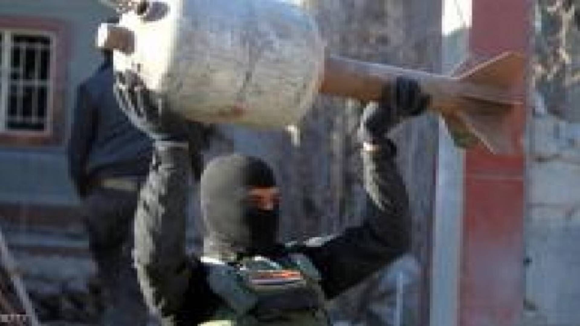 الجيش العراقي يتقدم بالرمادي ببطء