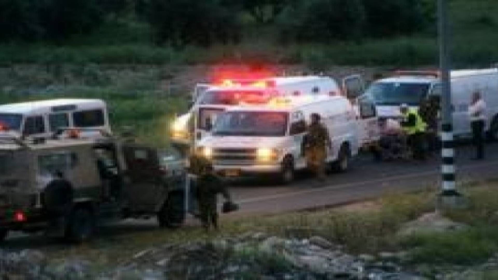 إصابة مواطن بجراح حرجة وجندي طفيفة على حاجز حوارة