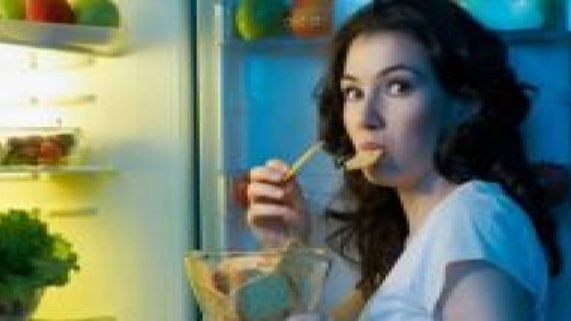 تناول الطعام ليلا يضر بالدماغ