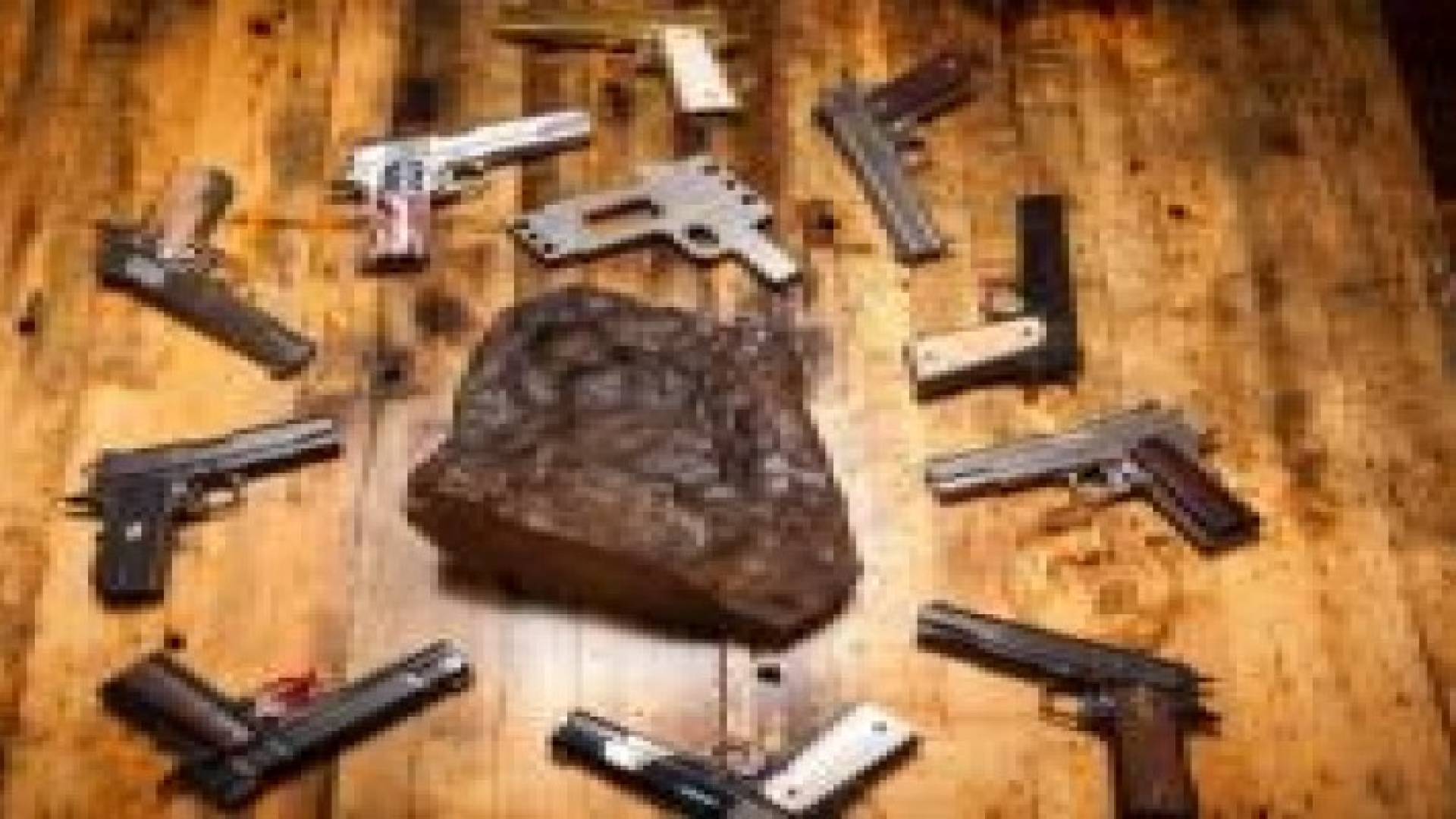 شركة أمريكية تصنع "مسدسا نيزكيا" تبلغ قيمة مليون دولار