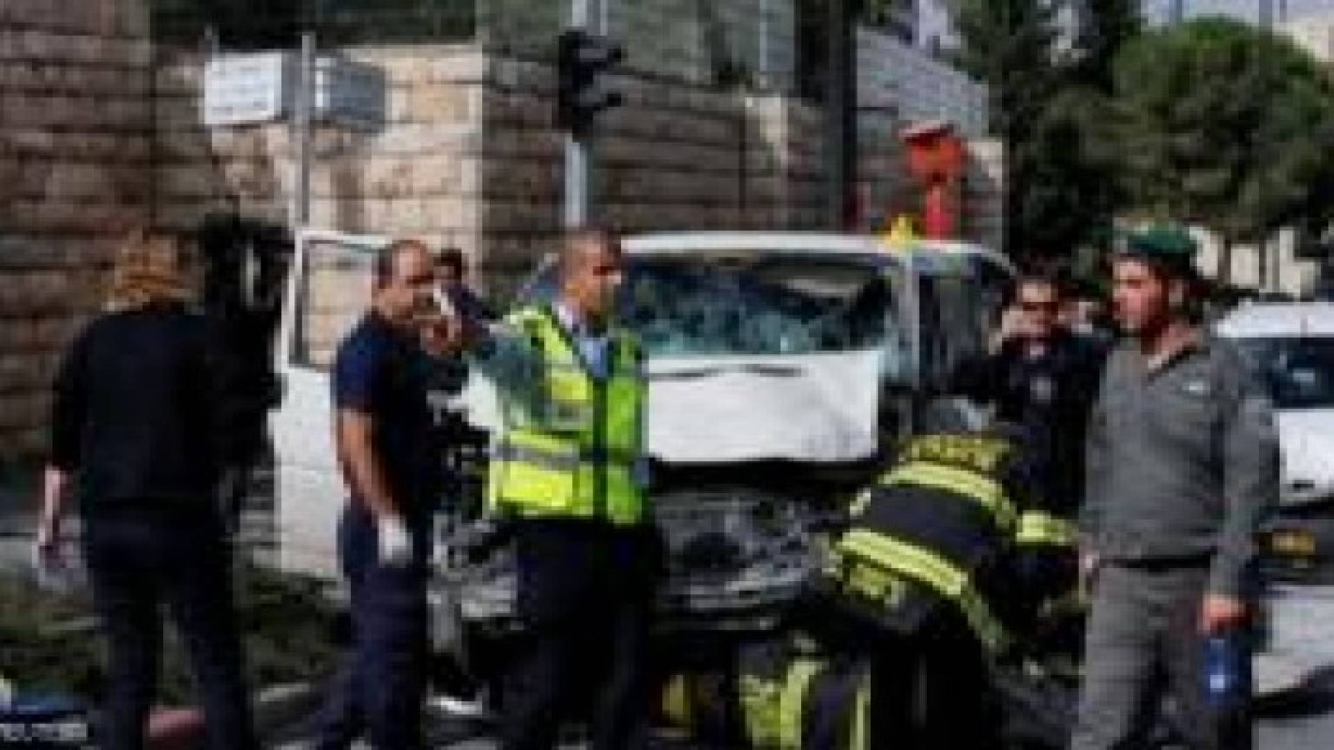 إصابة 3 مستوطنين بعمليتي طعن وإطلاق نار في الضفة