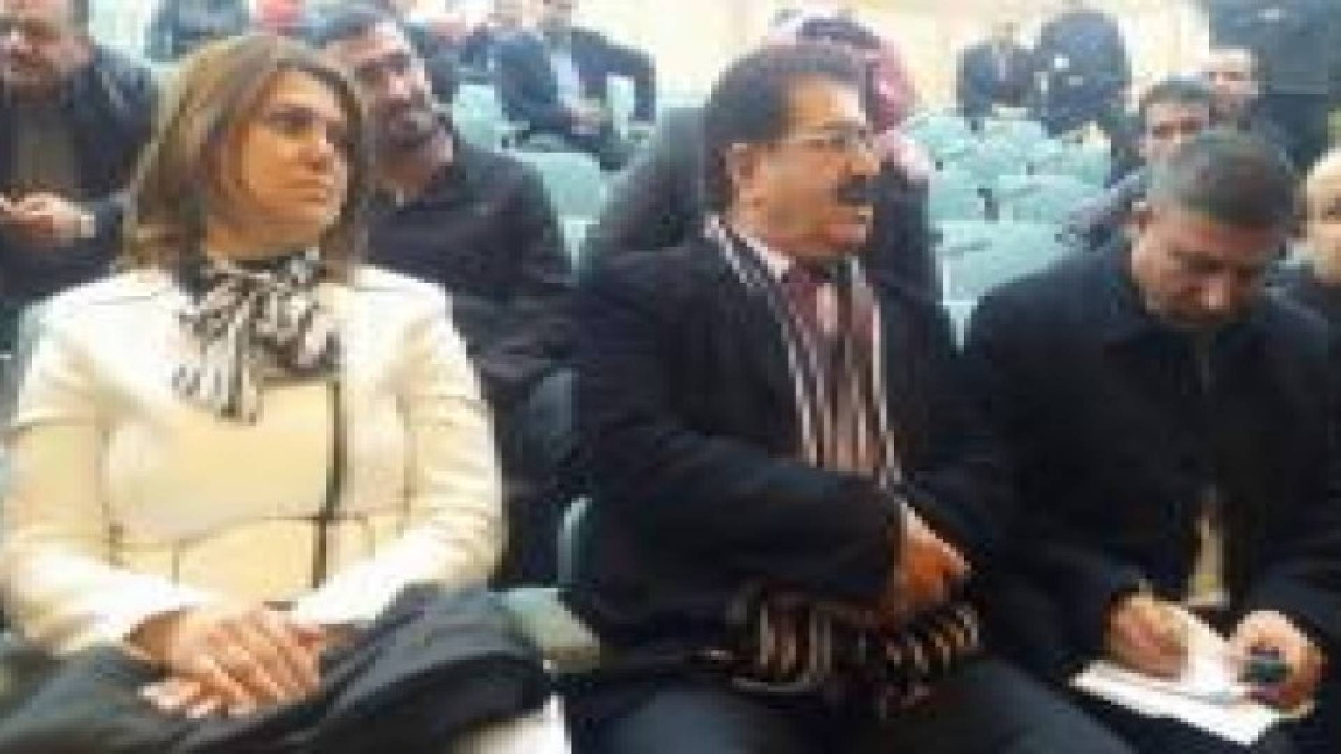 بالصور: نواب ينضمون للشرفات احتجاجا على أسلوب المعاملة