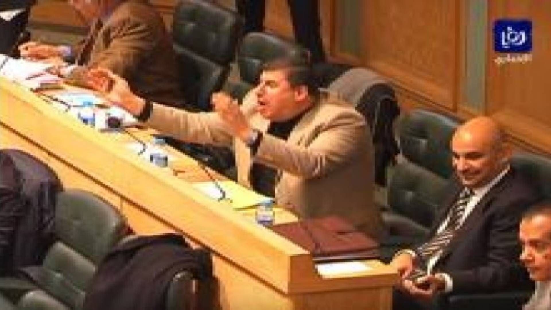 بالفيديو: السعود يذكر قشوع " هاتي بوسة يا بت "