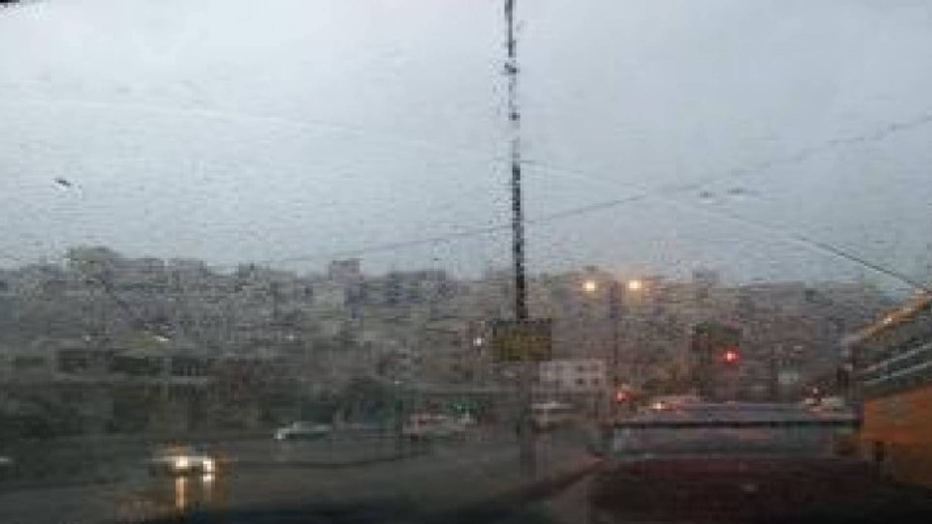 الخميس: منخفض جوي وأمطار غزيرة أحيانا وتحذير من السيول خاصة مع ساعات الليل