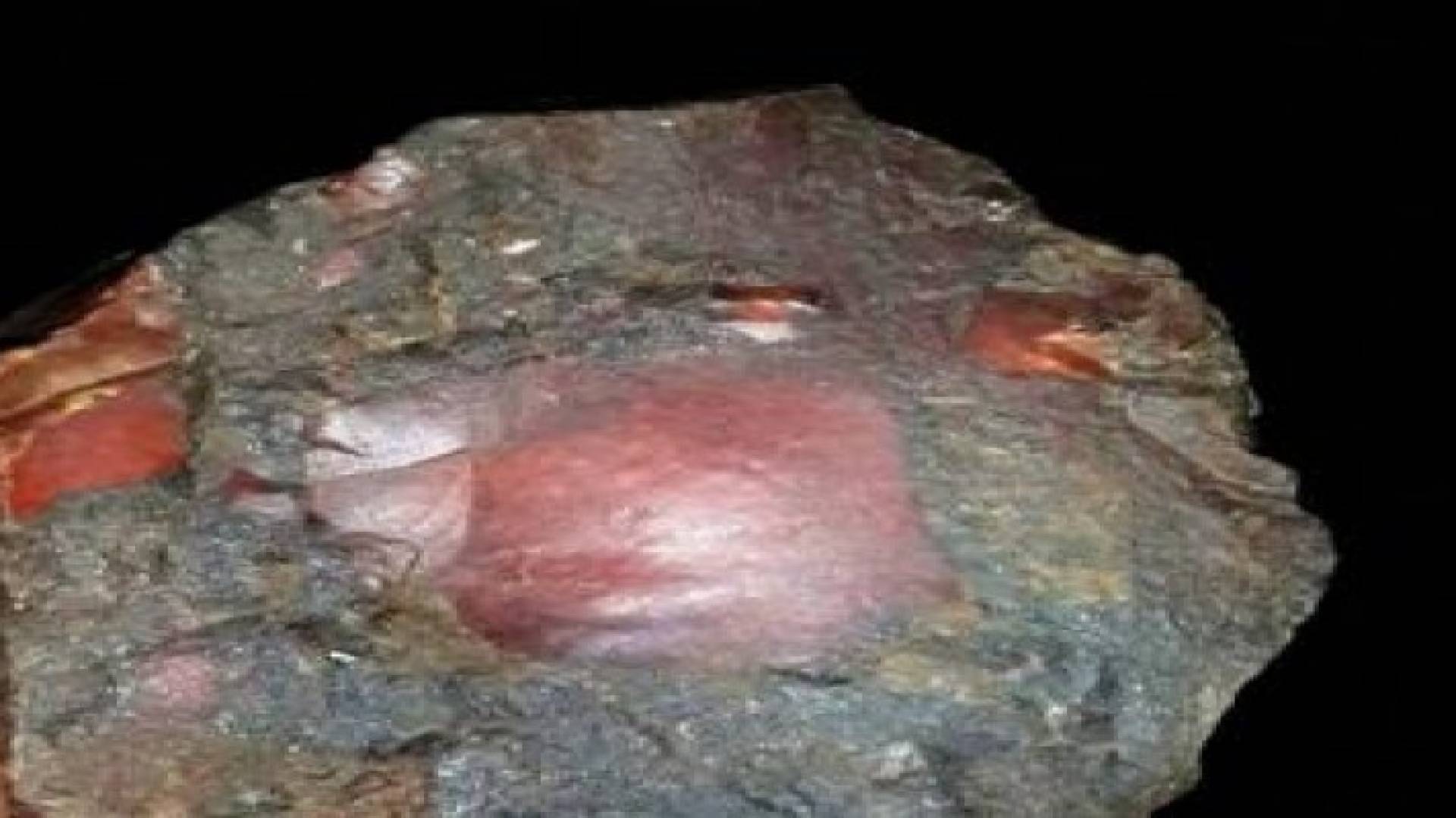 اكتشاف نيزك ضخم في شمال المملكة