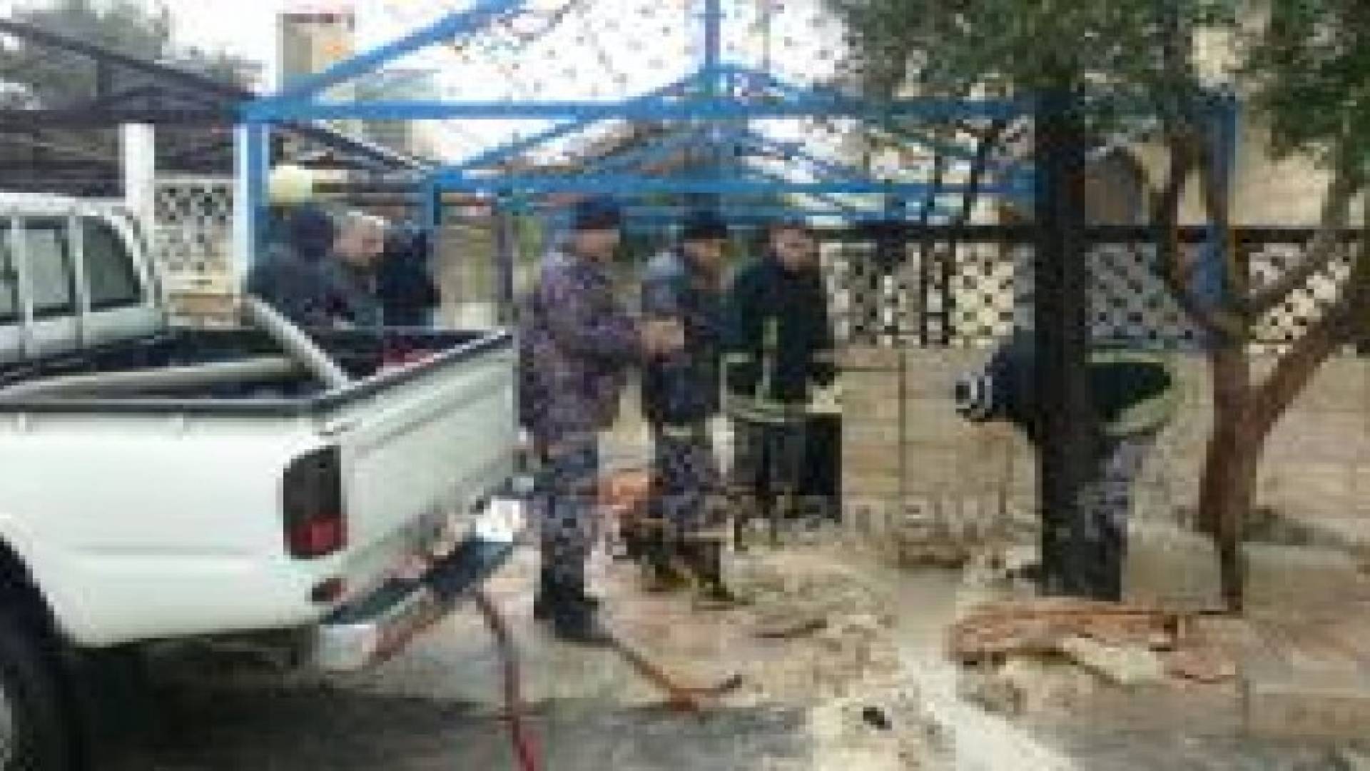 بالصور : مياه الأمطار تداهم منزلا في عمان