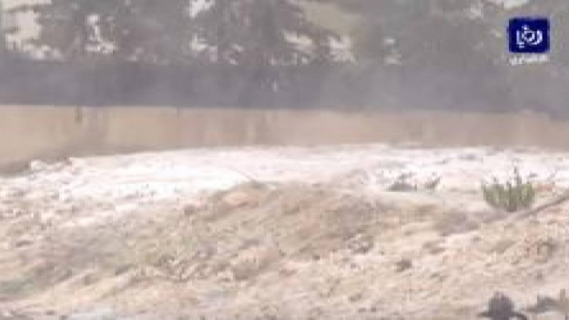 بالفيديو: بدء تساقط البرد والثلج على انحاء مختلفة في العاصمة عمان