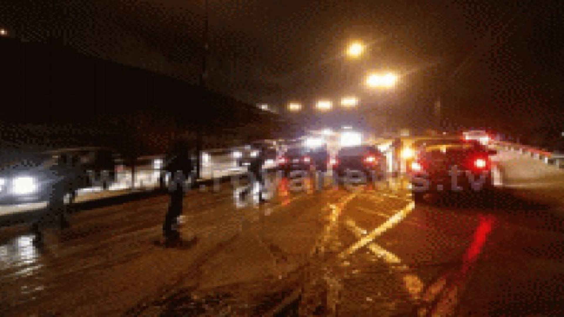 بالفيديو والصور: انزلاق مركبات بتلاع العلي وتعطل أخرى في الياسمين