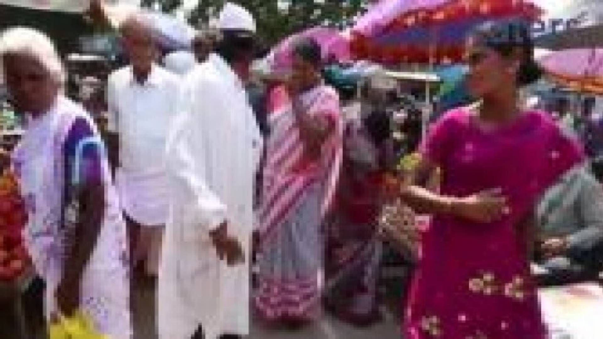 بالفيديو: رجل يمشى للخلف منذ 25 عام