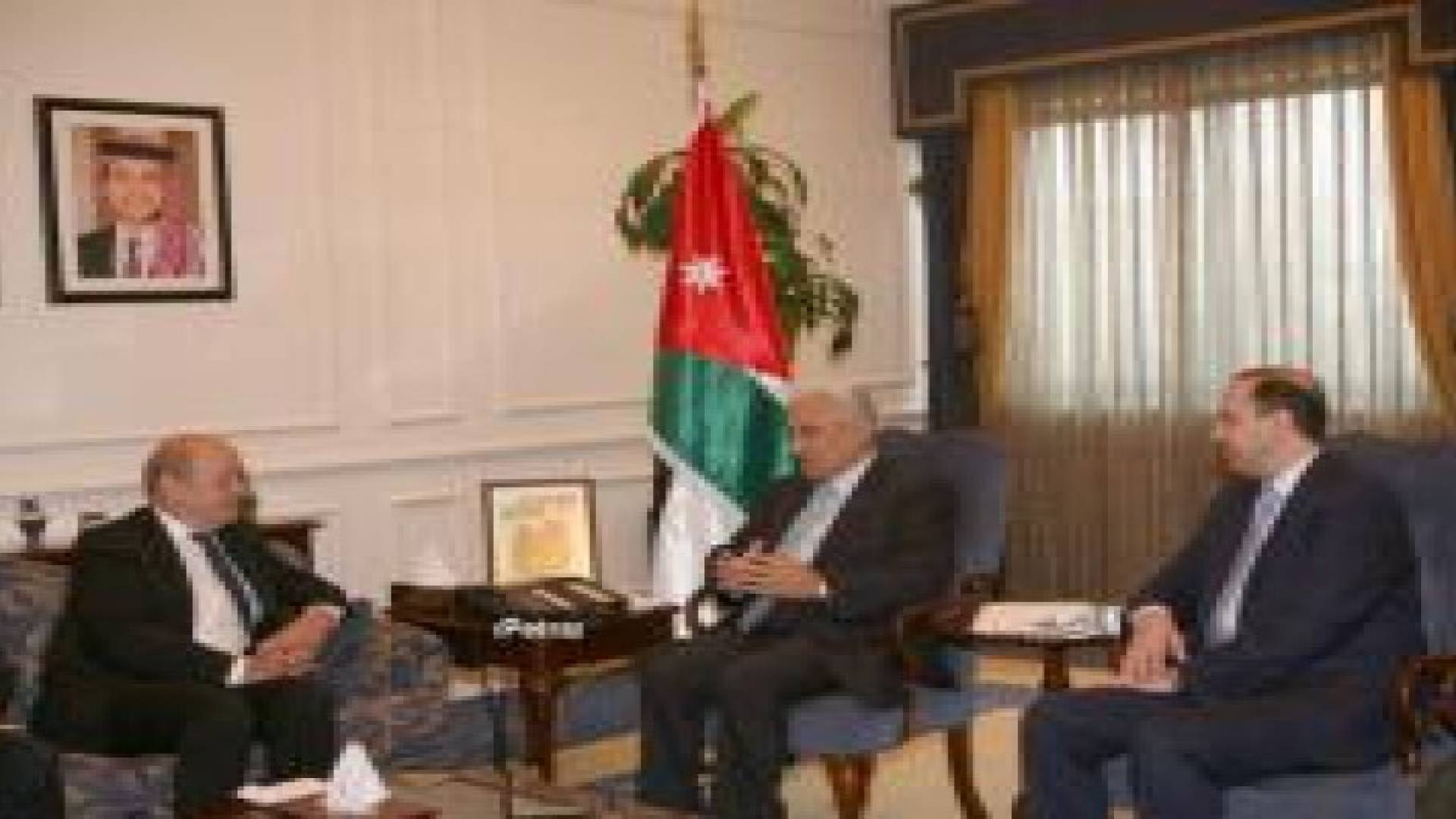 النسور يستقبل وزير الدفاع الفرنسي