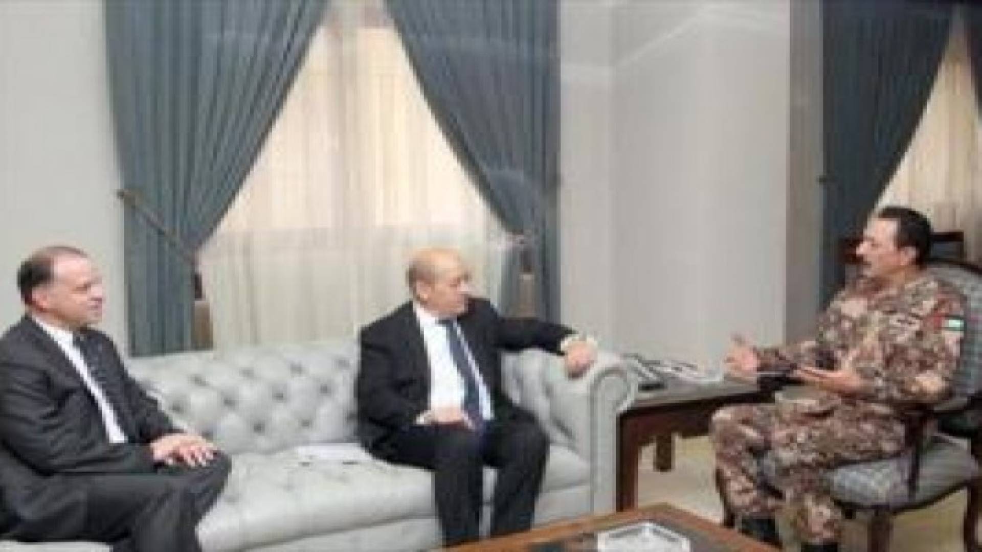 الفريق أول الركن الزبن يستقبل وزير الدفاع الفرنسي