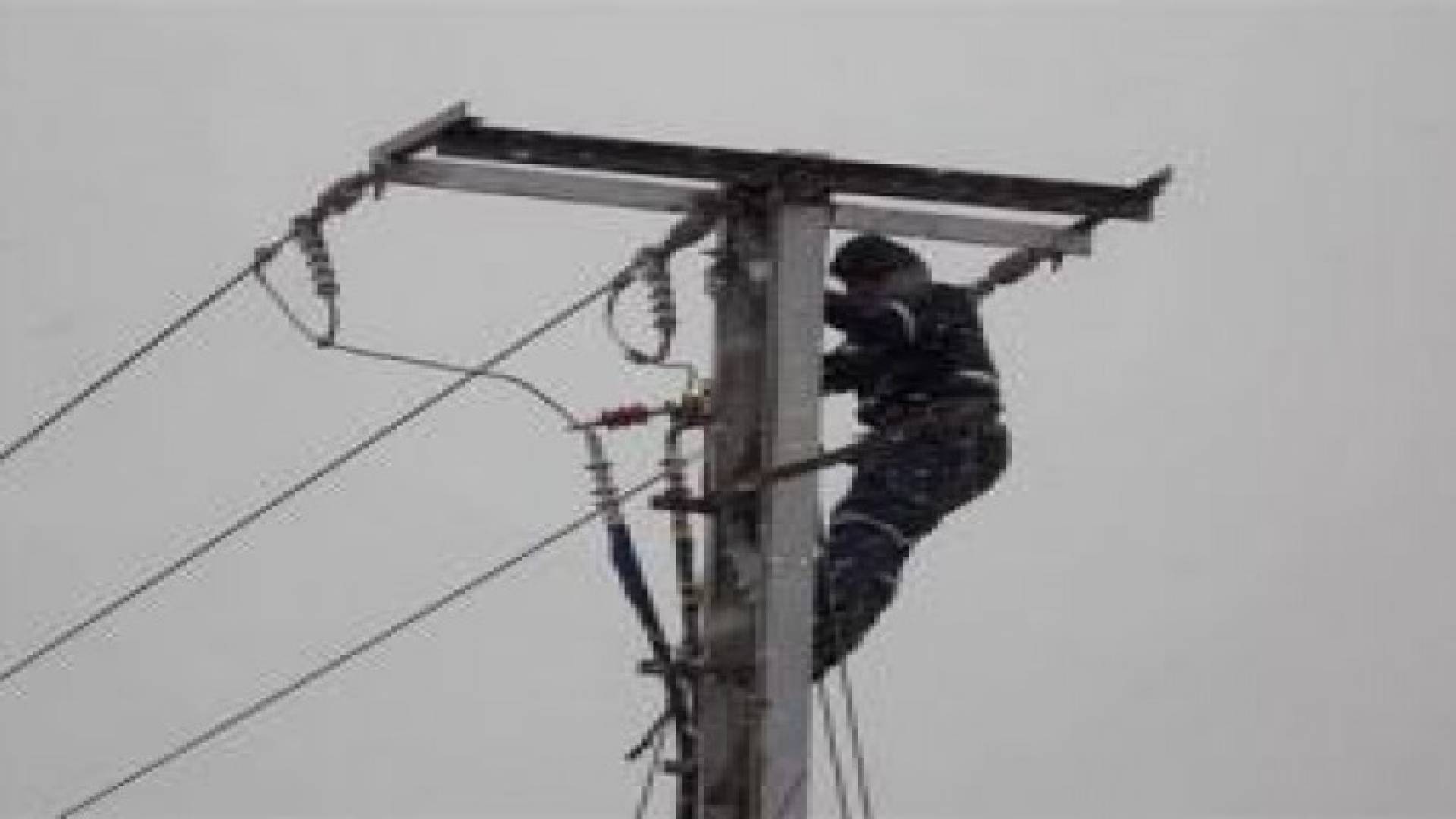 الكهرباء الاردنية تلقت 747 اتصالا هاتفيا خلال المنخفض الجوي