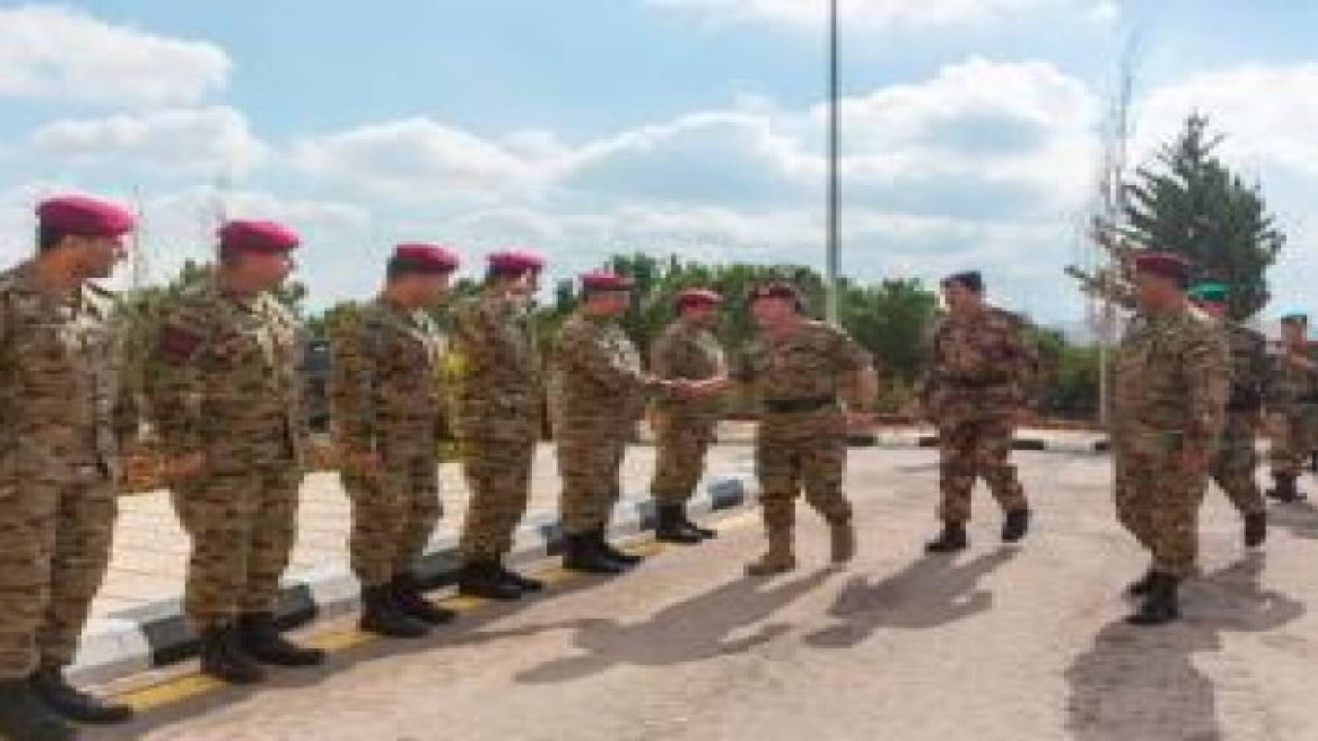 بالصور: الملك يزور قيادة العمليات الخاصة المشتركة