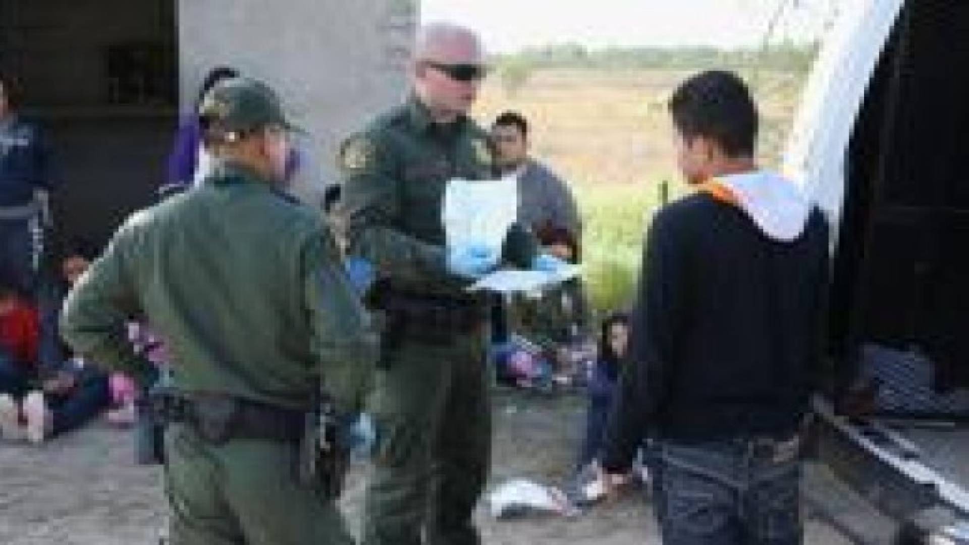 أميركا تعتقل عشرات المهاجرين استعدادا لترحيلهم