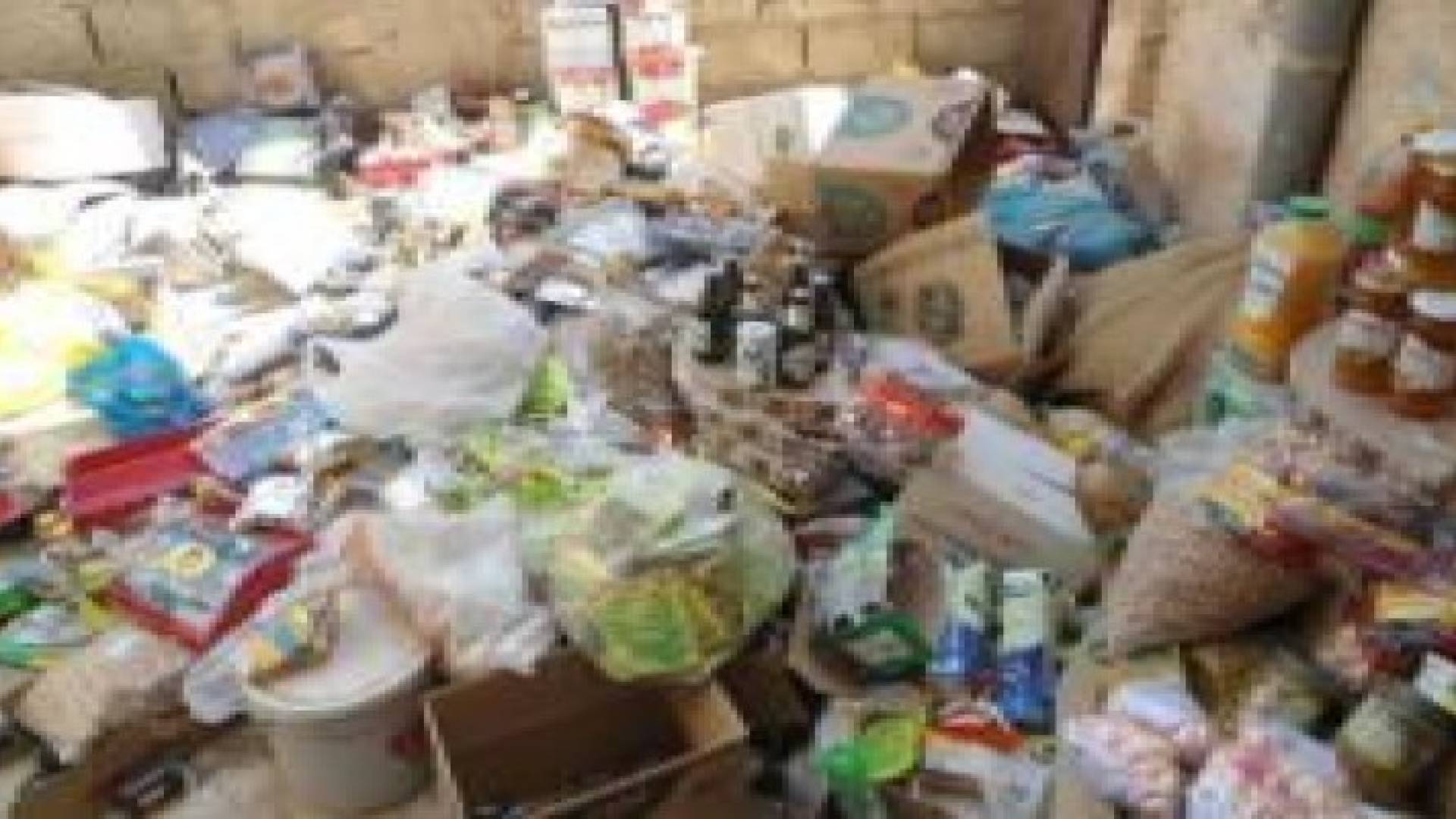 اتلاف مواد غذائية منتهية الصلاحية في دير علا