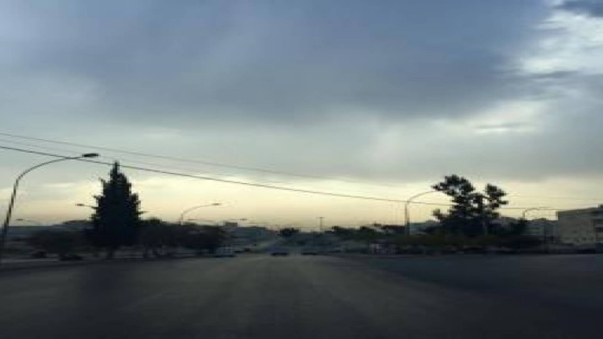 الجمعة: منخفض جوي وأمطار غزيرة على فترات وتحذير من السيول والضباب