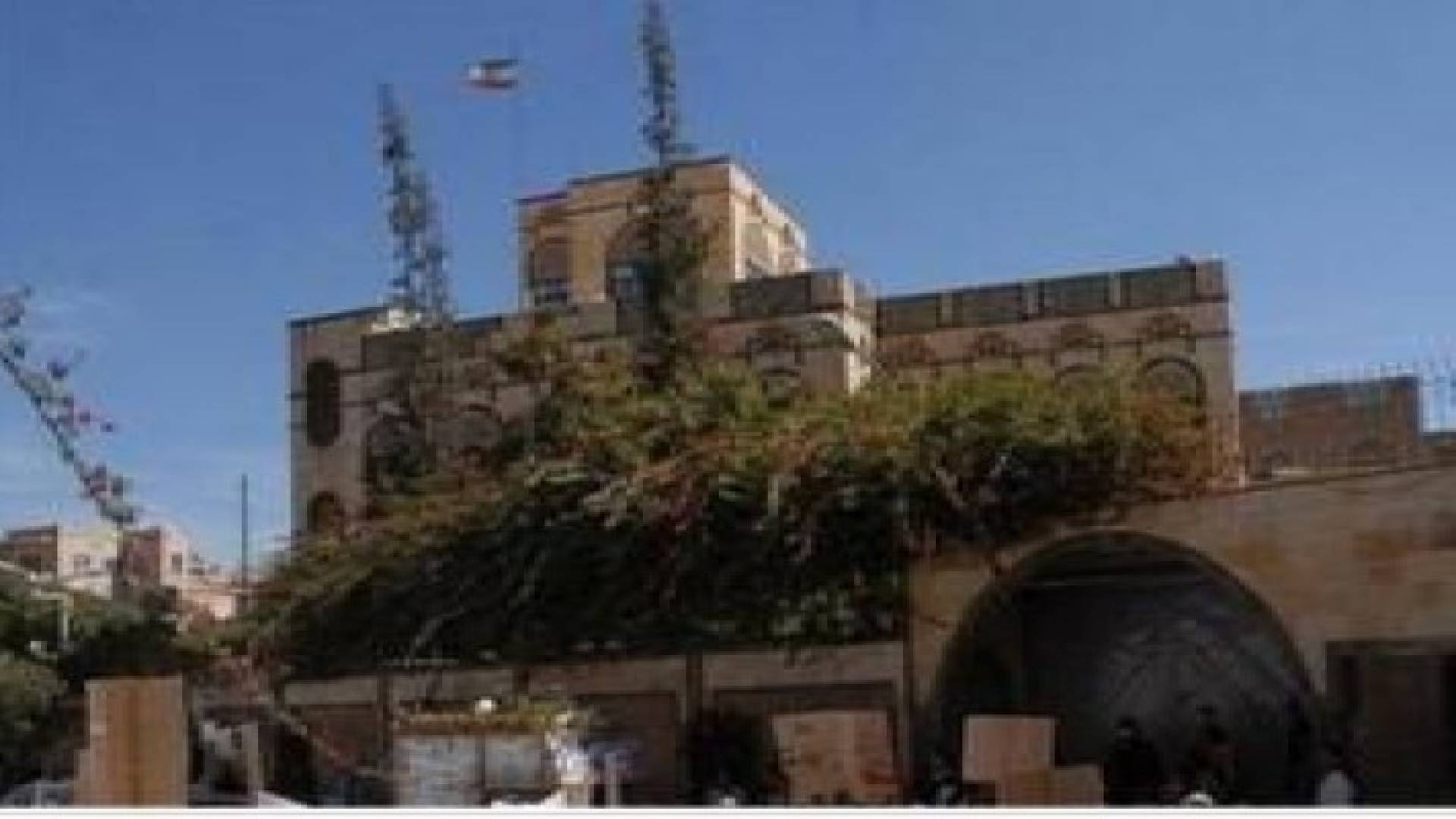 ايران تتهم المقاتلات السعودية بقصف سفارتها في اليمن