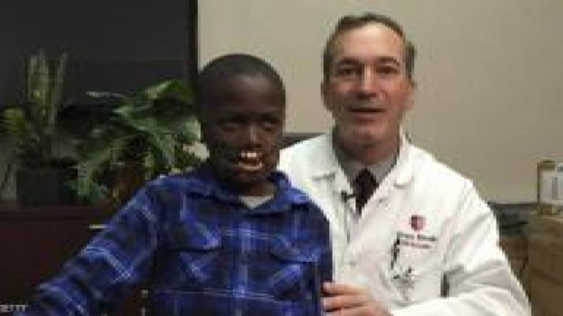 زراعة شفتين لطفل فقدهما بهجوم للشمبانزي