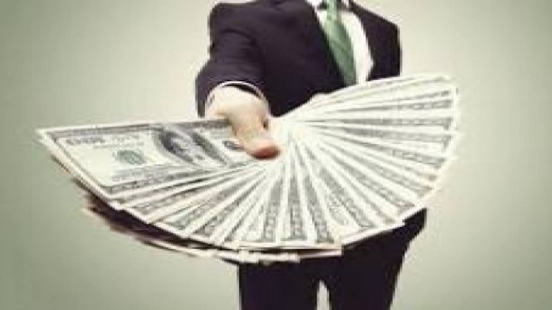 كم يبلغ معدل دخل أثرى أثرياء أمريكا؟