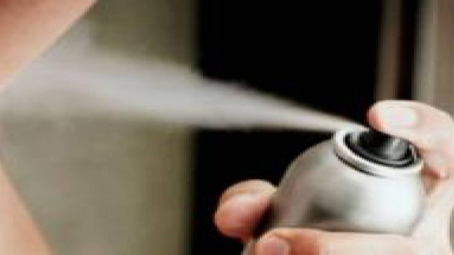 مزيل للعرق ينهي حياة مراهق اتخذه بديلا من الاستحمام