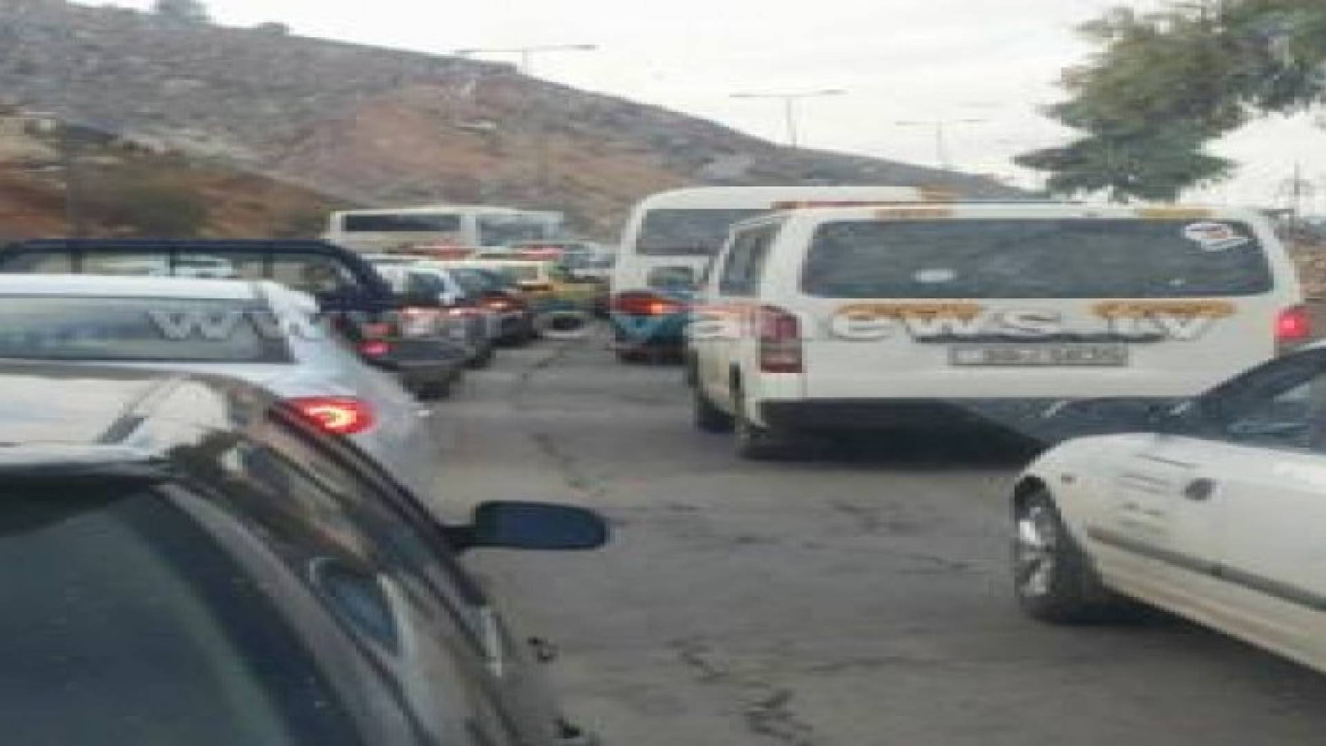 بالصور : اصابة شخصين اثر  تصادم 7 مركبات على طريق جرش