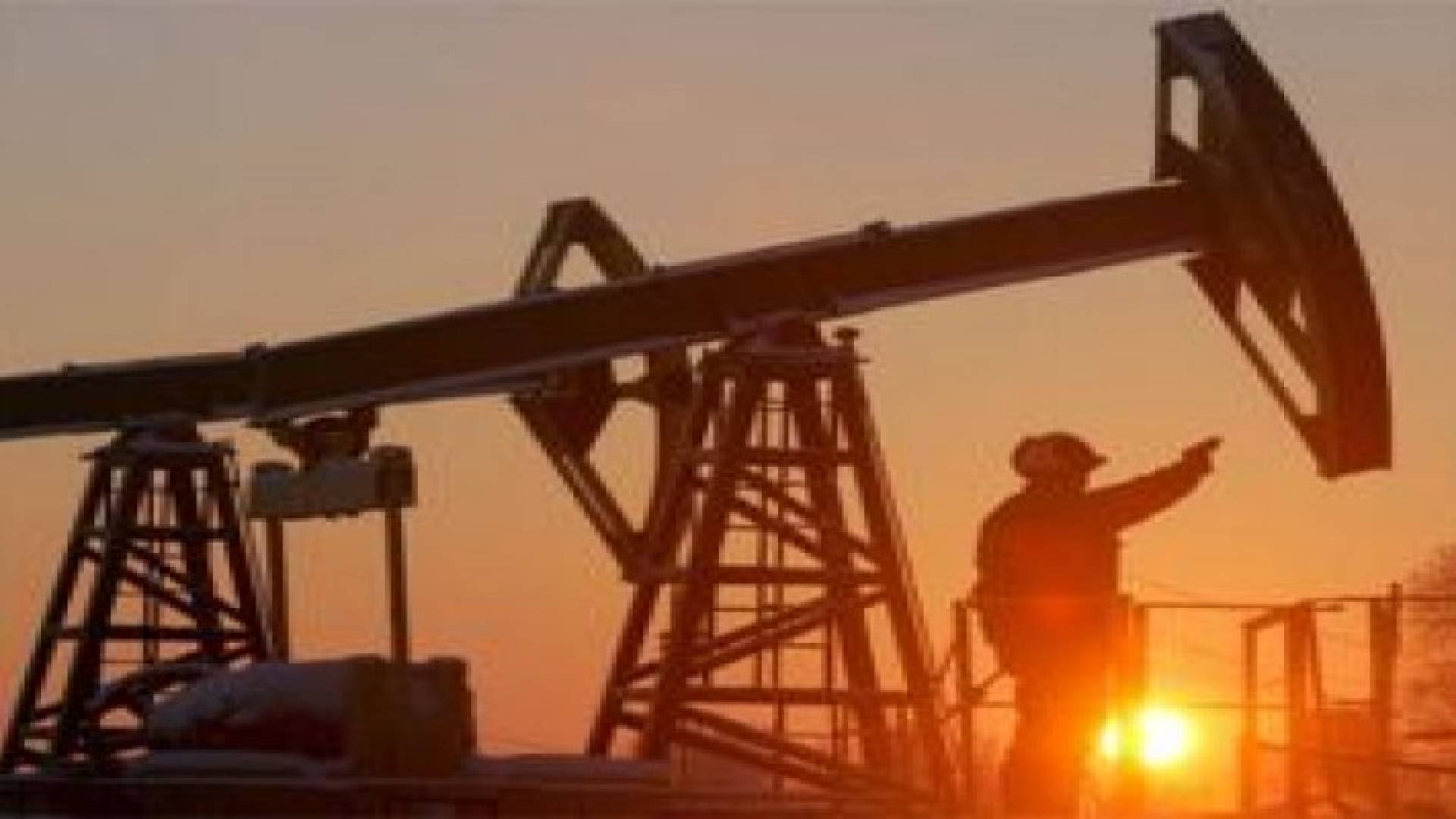 إنحدار أسعار النفط الى مستوى 30 دولارا للبرميل