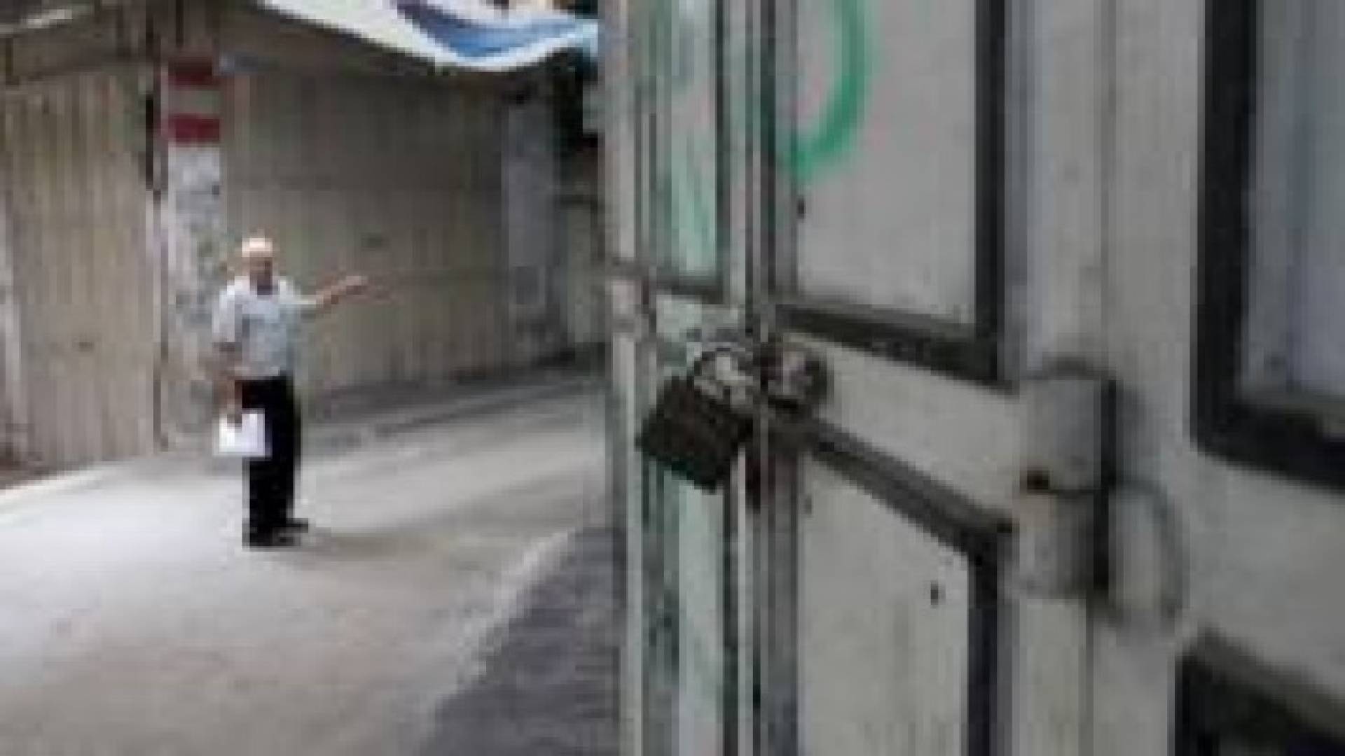الضفة: إضراب شامل في سعير والشيوخ بالخليل حدادا على شهيدي الامس