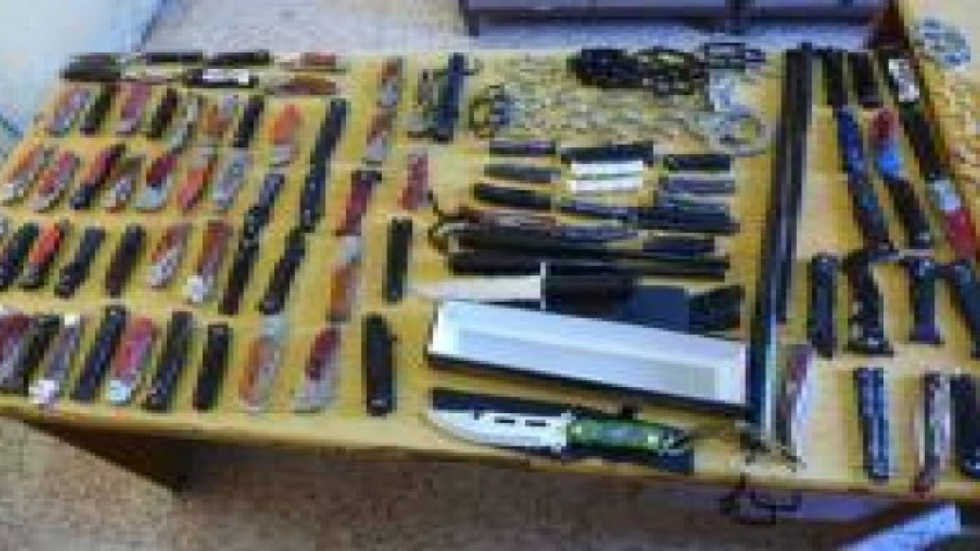 حملة على بسطات السلاح الأبيض في عمان