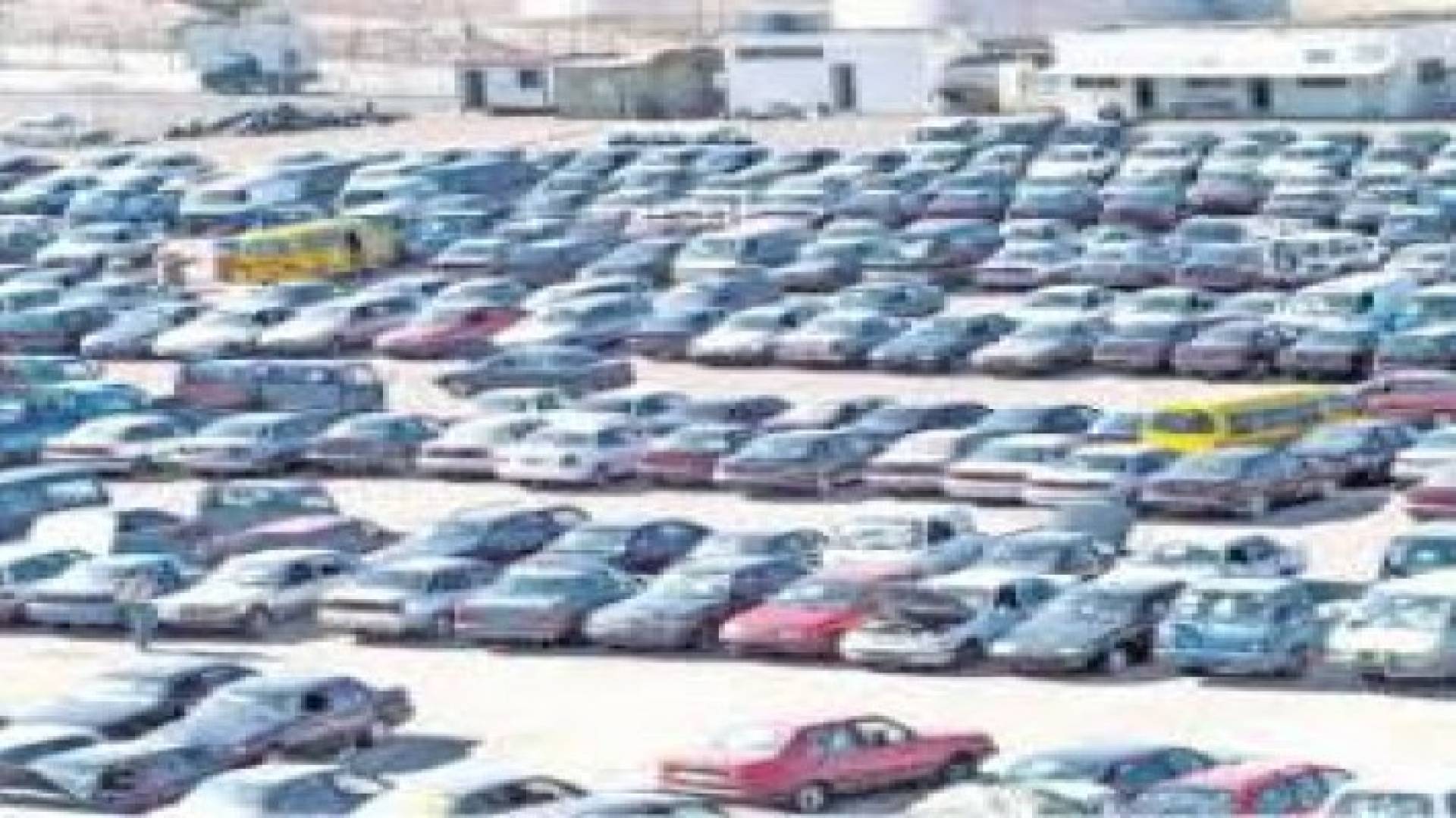 ارتفاعا في عدد المركبات الداخلة الى السوق المحلية وتراجع حركة التصدير خلال الأربع سنوات ا