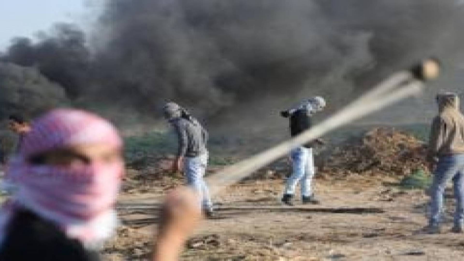 شهيدان وإصابات بمواجهات عنيفة بالضفة وغزة ..صور