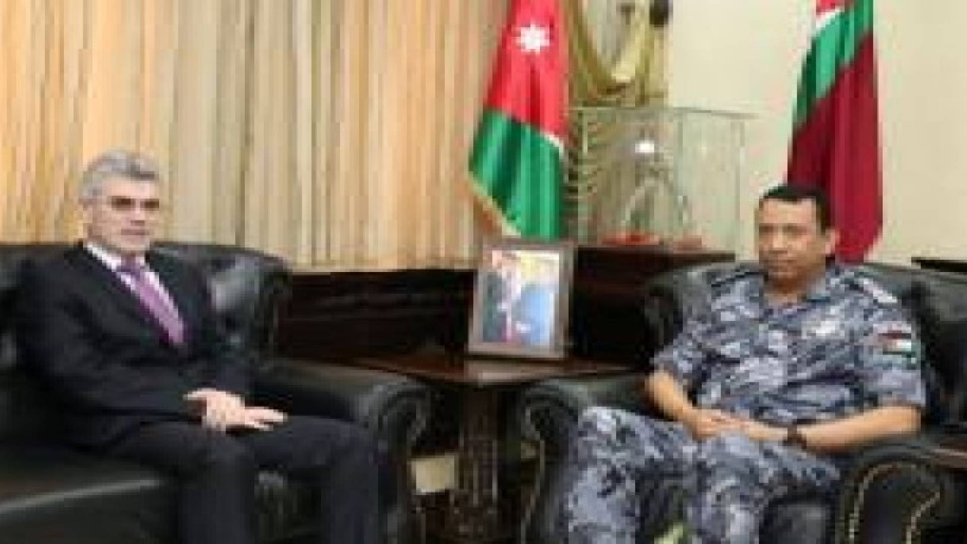 مدير الدرك يستقبل السفير الروماني