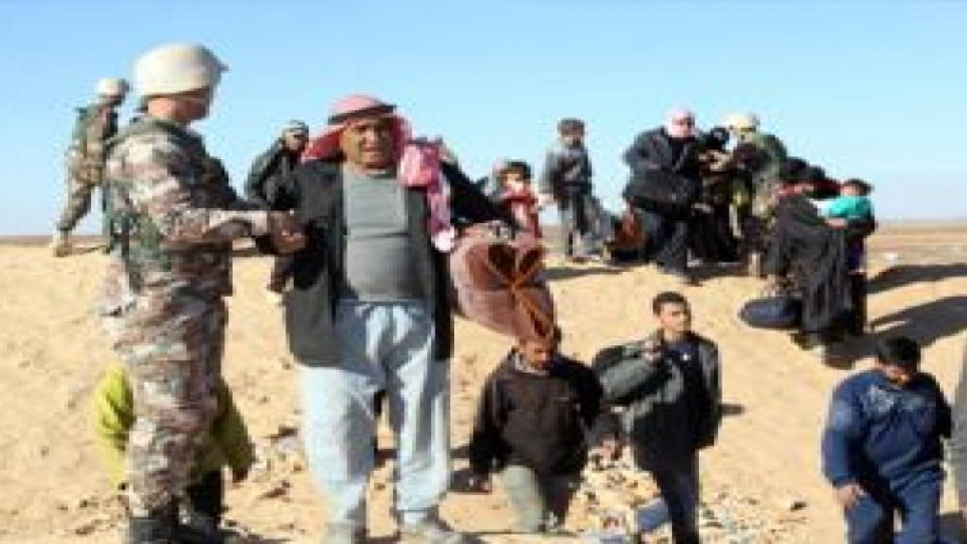 "حرس الحدود " تستقبل 52 لاجئا سوريا