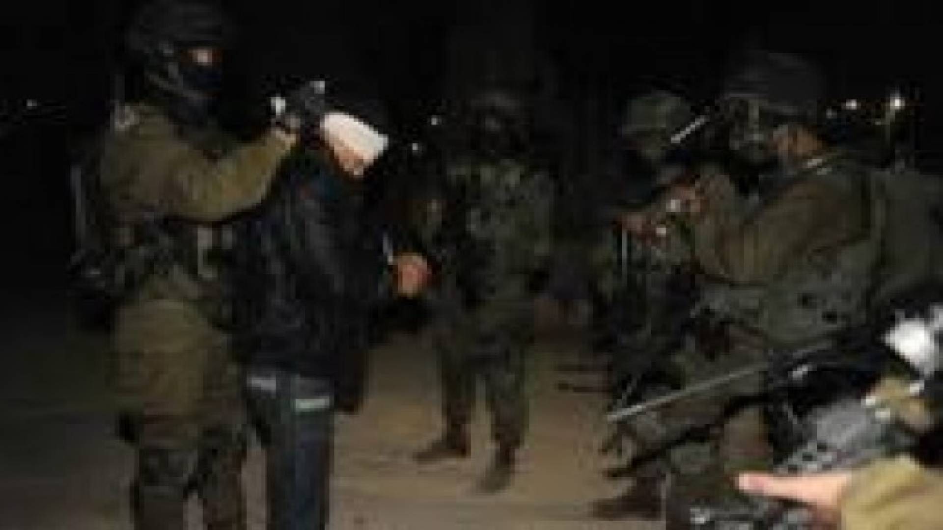مداهمات واسعة واعتقالات بالضفة