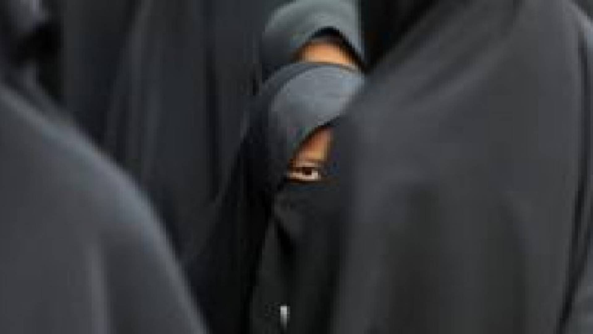 القضاء المصري يحظر عمل المنقبات في الجامعات