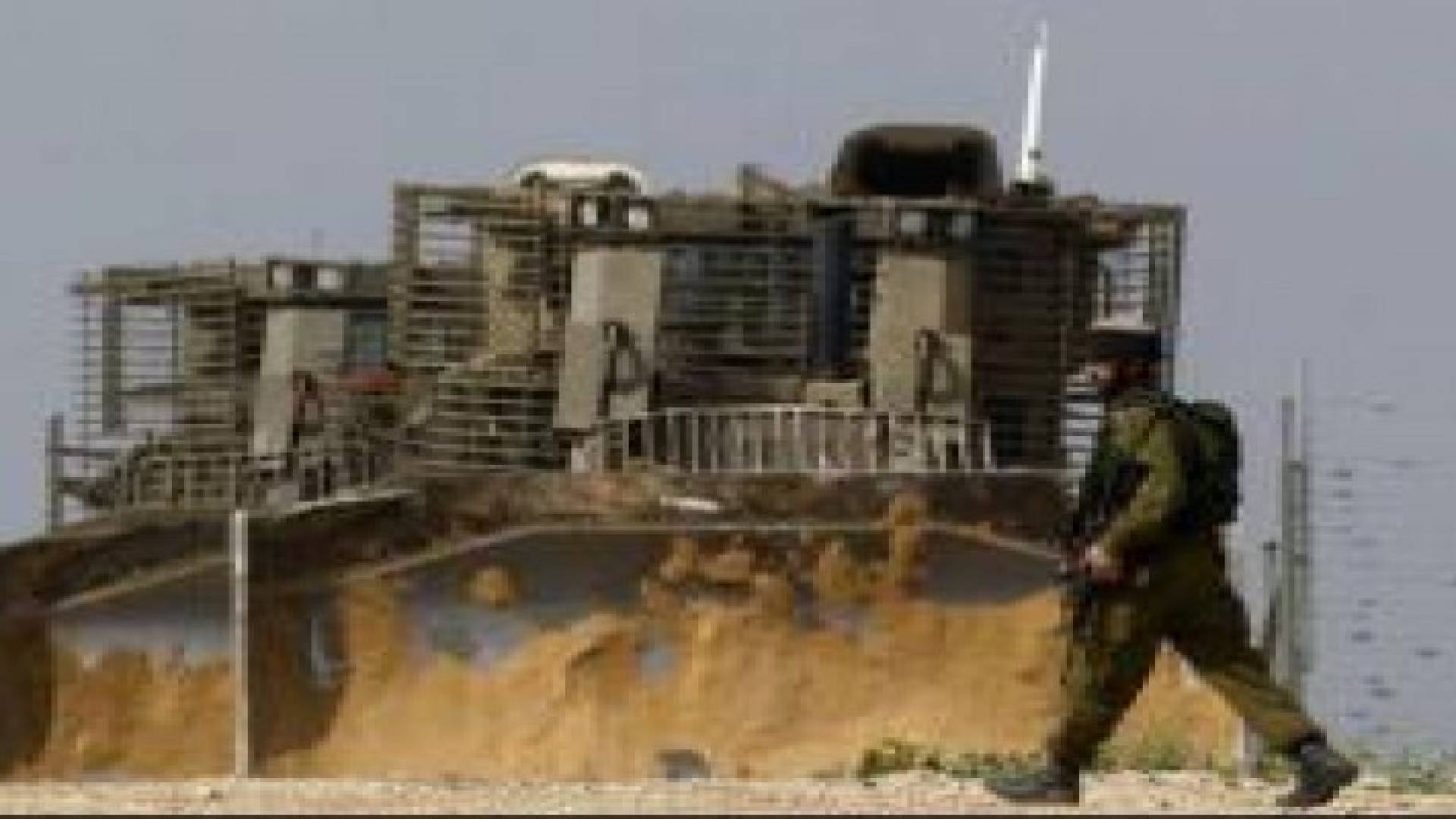 توغل وأعمال تجريف واستنفار إسرائيلي شرق خانيونس