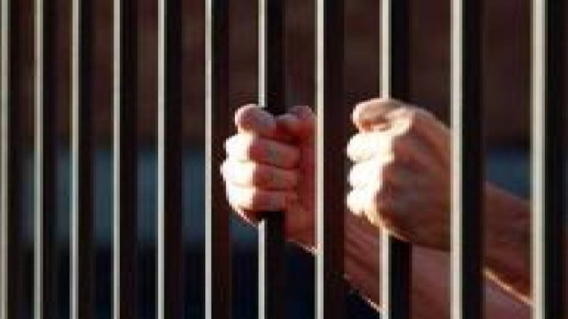 الاشغال الشاقة 3 سنوات و4 اشهر لقابض اتاوة